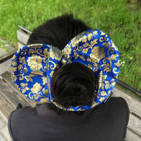 Chouchou fait main forme de coeur, puisqu'il y a une petite pochette avec le zip, on peut garder nos petites objets tels que les bijoux, les écouteurs, les bonbons etc.