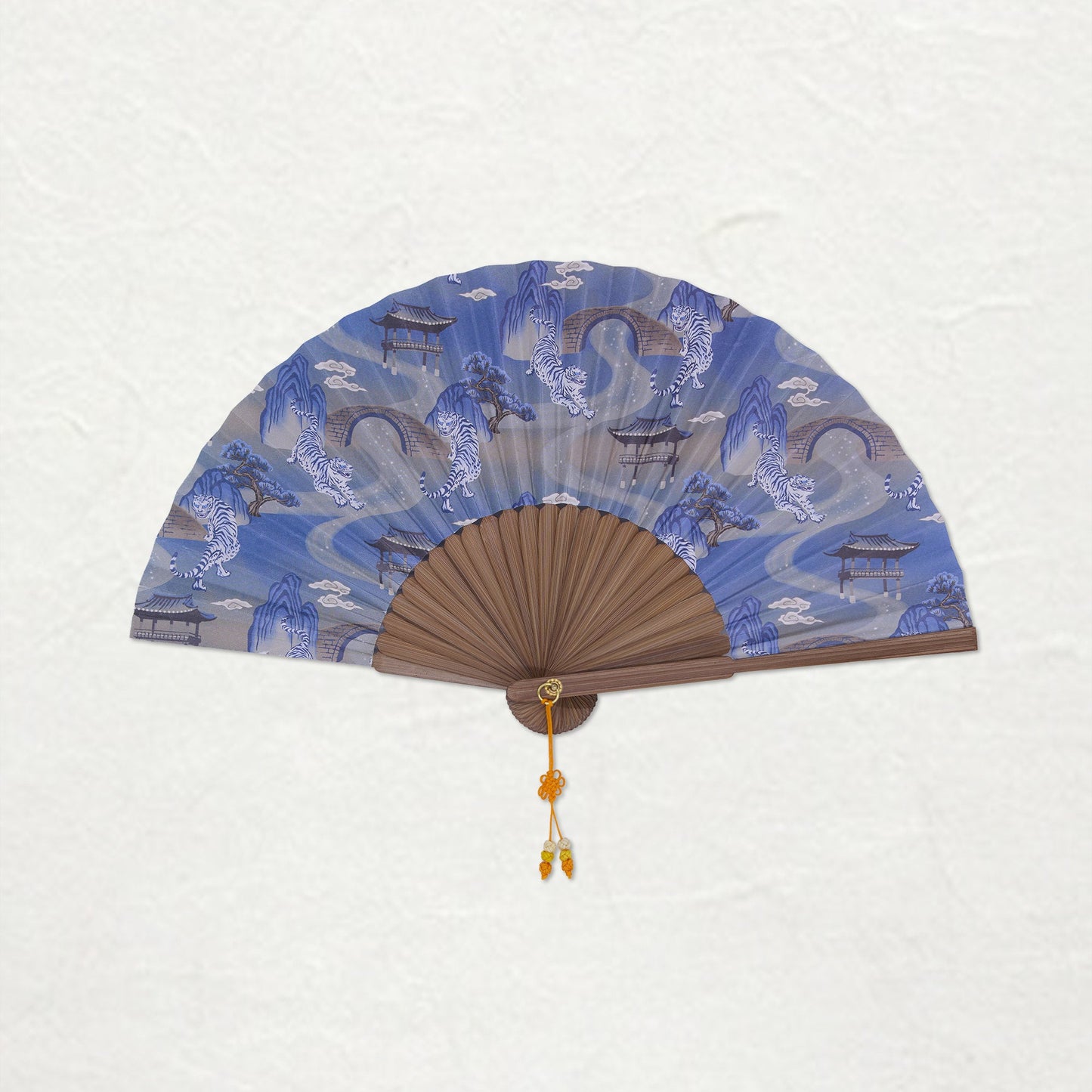 éventail coréenen papier, bleu, motif tigre et temple, design unique et kitsch