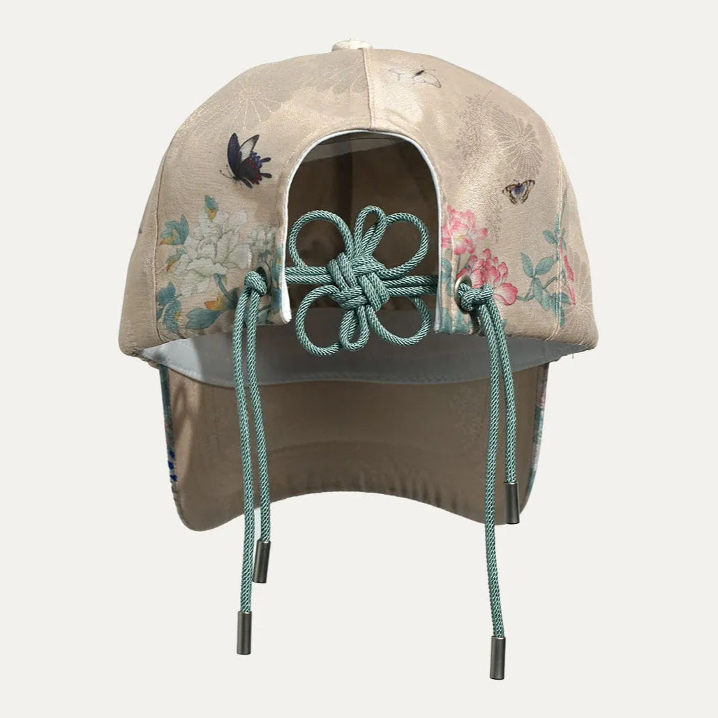derrière de la casquette rose, marqué nom de la marque Happly, fleur et papillon, art coréen, hwajeopdo, noeud traditionnel coréen, noeud à la main