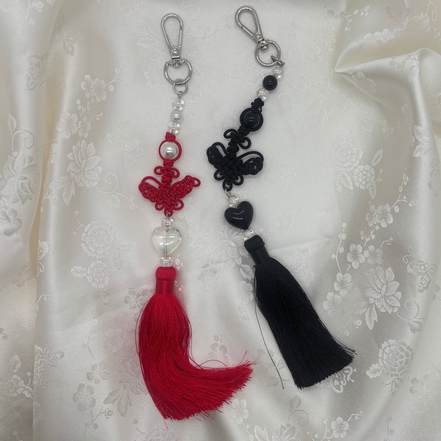 porte clé hanbok noriage, rouge, noir, coeur, papillon, maedup papillon, nabi, asiatique