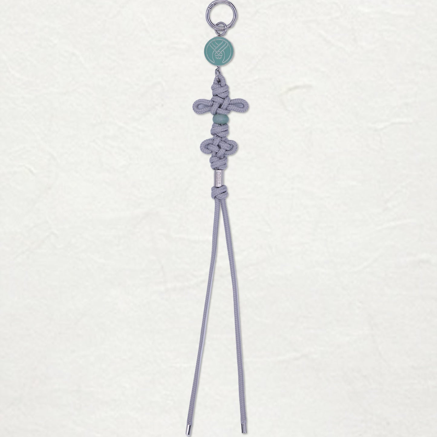Inspiré du norigae, bijou traditionnel coréen, accessoire de hanbok, ce porte-clés associe jade et nœud fait main. grigri de sac. couleur argent et jade