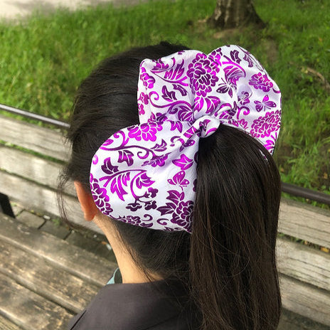 Oversized scrunchie, chouchou en forme de coeur, avec une pochette pour garder les petites objets tels que les clés, bijoux, et des monnaies.