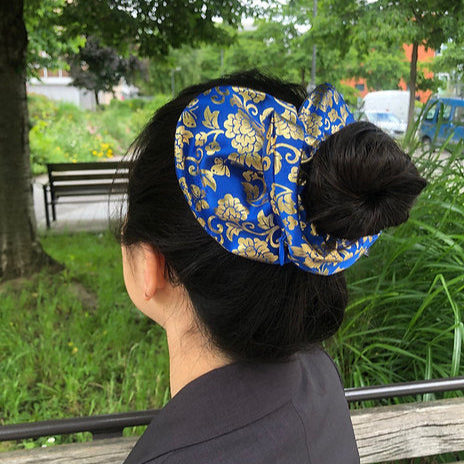 Grand chouchou forme de coeur, avec petite pochette, très pratique à la plage, tissu de hanbok, tenue traditionnelle coréenne, fait à la main