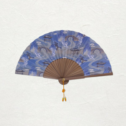 éventail coréenen papier, bleu, motif tigre et temple, design unique et kitsch